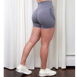 Seamless Hellat workout shorts!